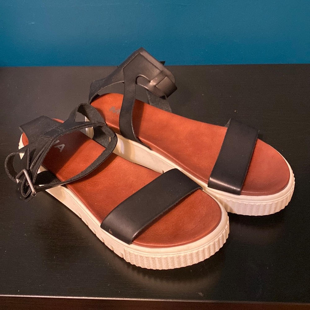 MIA Lunna Wedge Sandal